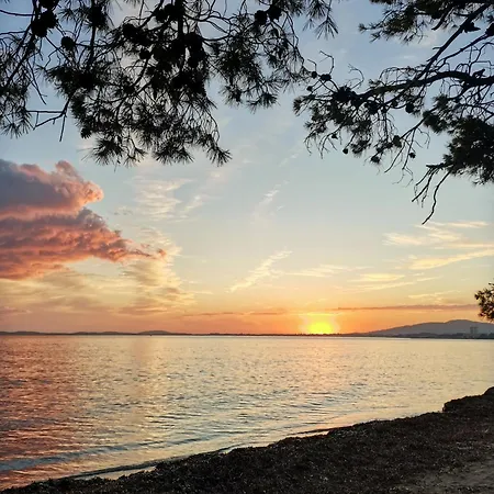 Calme A Giens , 2 Pas Du Port Et Des Plages Apartment