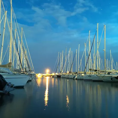 Apartment Calme A Giens , 2 Pas Du Port Et Des Plages *